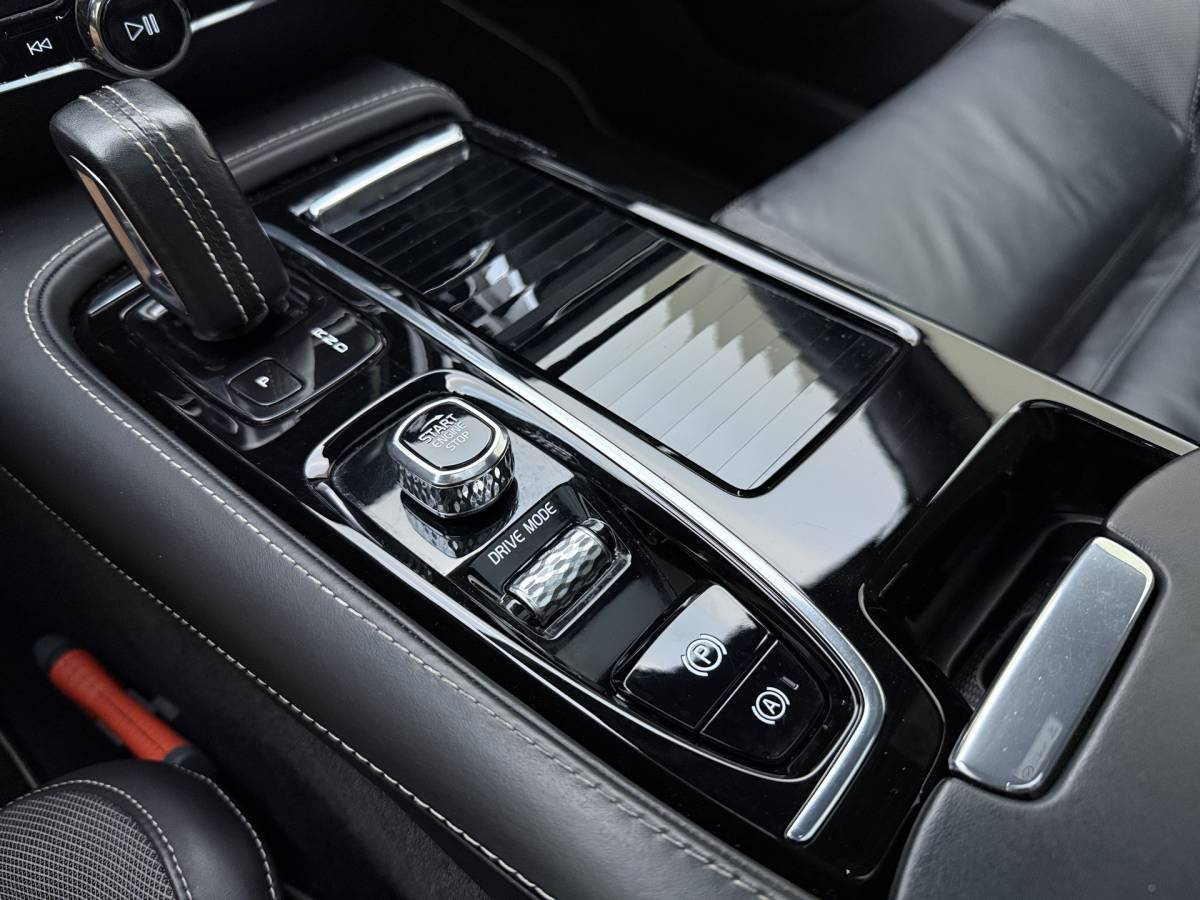 Volvo S60 Volvo S60 T8 405pk AWD Polestar Engineered / Panoramadak / 20” / Styling Kit / Black Pack / Harman&Kardon Audio / Head-Up / Flippers / Getint Glas / 360 Camera / DAB / Full-LED / Gelaagd Glas /