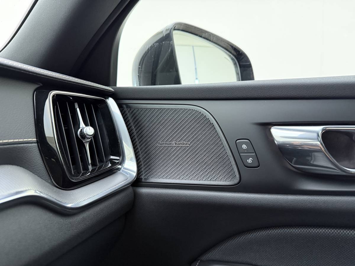 Volvo S60 Volvo S60 T8 405pk AWD Polestar Engineered / Panoramadak / 20” / Styling Kit / Black Pack / Harman&Kardon Audio / Head-Up / Flippers / Getint Glas / 360 Camera / DAB / Full-LED / Gelaagd Glas /