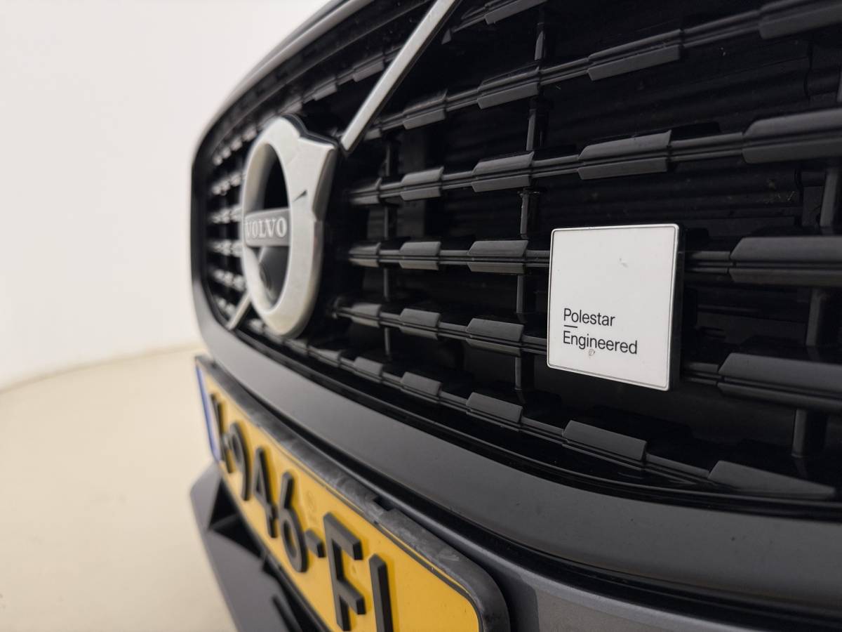 Volvo S60 Volvo S60 T8 405pk AWD Polestar Engineered / Panoramadak / 20” / Styling Kit / Black Pack / Harman&Kardon Audio / Head-Up / Flippers / Getint Glas / 360 Camera / DAB / Full-LED / Gelaagd Glas /