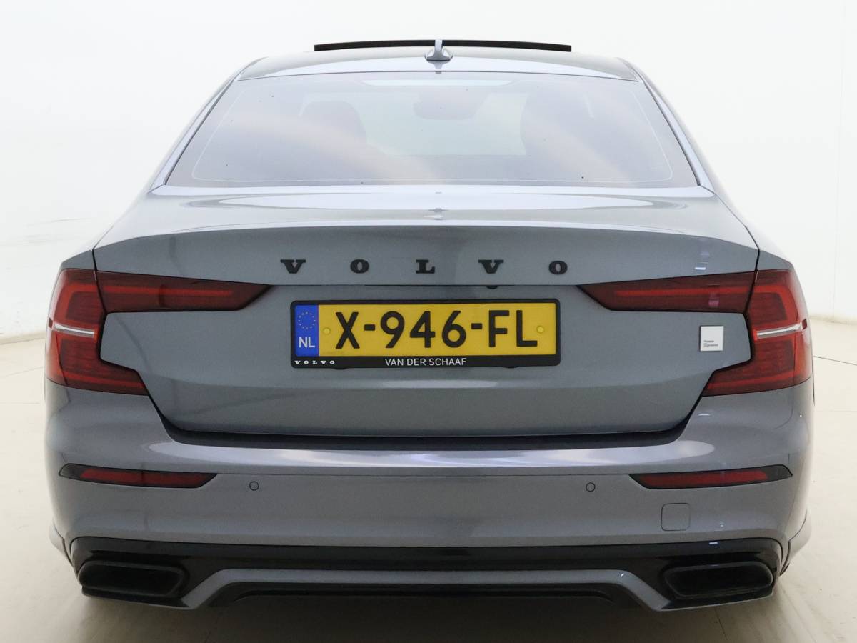 Volvo S60 Volvo S60 T8 405pk AWD Polestar Engineered / Panoramadak / 20” / Styling Kit / Black Pack / Harman&Kardon Audio / Head-Up / Flippers / Getint Glas / 360 Camera / DAB / Full-LED / Gelaagd Glas /