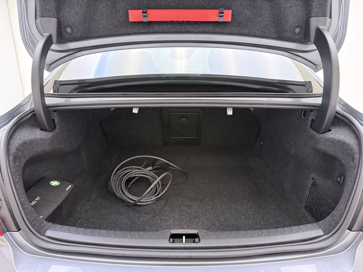 Volvo S60 Volvo S60 T8 405pk AWD Polestar Engineered / Panoramadak / 20” / Styling Kit / Black Pack / Harman&Kardon Audio / Head-Up / Flippers / Getint Glas / 360 Camera / DAB / Full-LED / Gelaagd Glas /