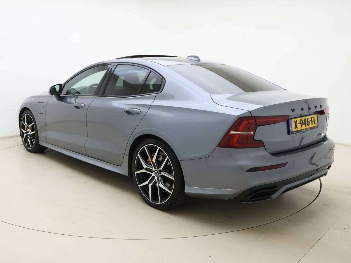 Volvo S60 Volvo S60 T8 405pk AWD Polestar Engineered / Panoramadak / 20” / Styling Kit / Black Pack / Harman&Kardon Audio / Head-Up / Flippers / Getint Glas / 360 Camera / DAB / Full-LED / Gelaagd Glas /