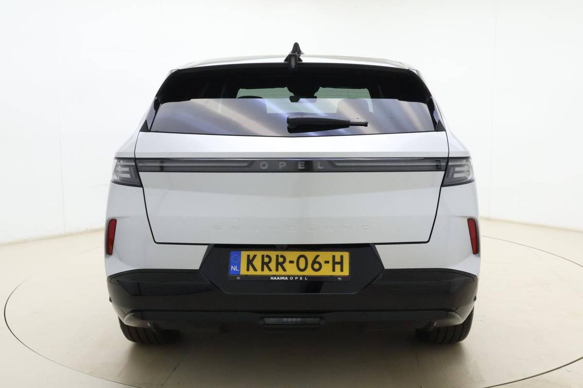 Opel Grandland Opel Grandland 1.6 Turbo Plug-in-Hybrid Ultimate | Lederen bekleding | Panoramisch schuif/kantel dak | Stoelverwarming en ventilatie | Achterbankverwarming | Elektrische achterklep | Keyless