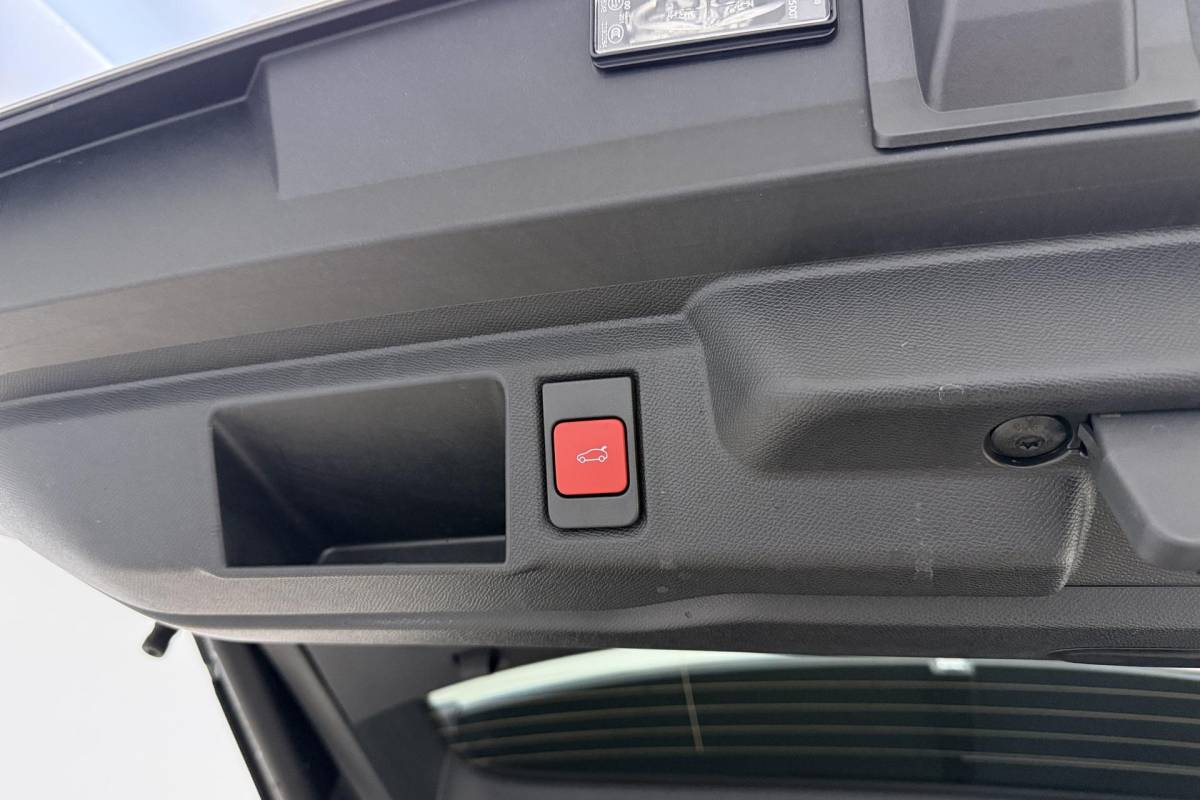 Opel Grandland Opel Grandland 1.6 Turbo Plug-in-Hybrid Ultimate | Lederen bekleding | Panoramisch schuif/kantel dak | Stoelverwarming en ventilatie | Achterbankverwarming | Elektrische achterklep | Keyless