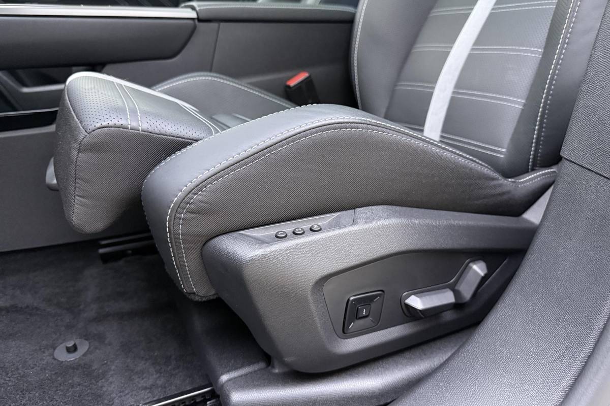 Opel Grandland Opel Grandland 1.6 Turbo Plug-in-Hybrid Ultimate | Lederen bekleding | Panoramisch schuif/kantel dak | Stoelverwarming en ventilatie | Achterbankverwarming | Elektrische achterklep | Keyless