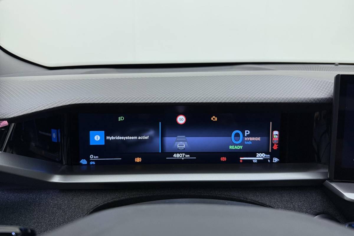 Opel Grandland Opel Grandland 1.6 Turbo Plug-in-Hybrid Ultimate | Lederen bekleding | Panoramisch schuif/kantel dak | Stoelverwarming en ventilatie | Achterbankverwarming | Elektrische achterklep | Keyless
