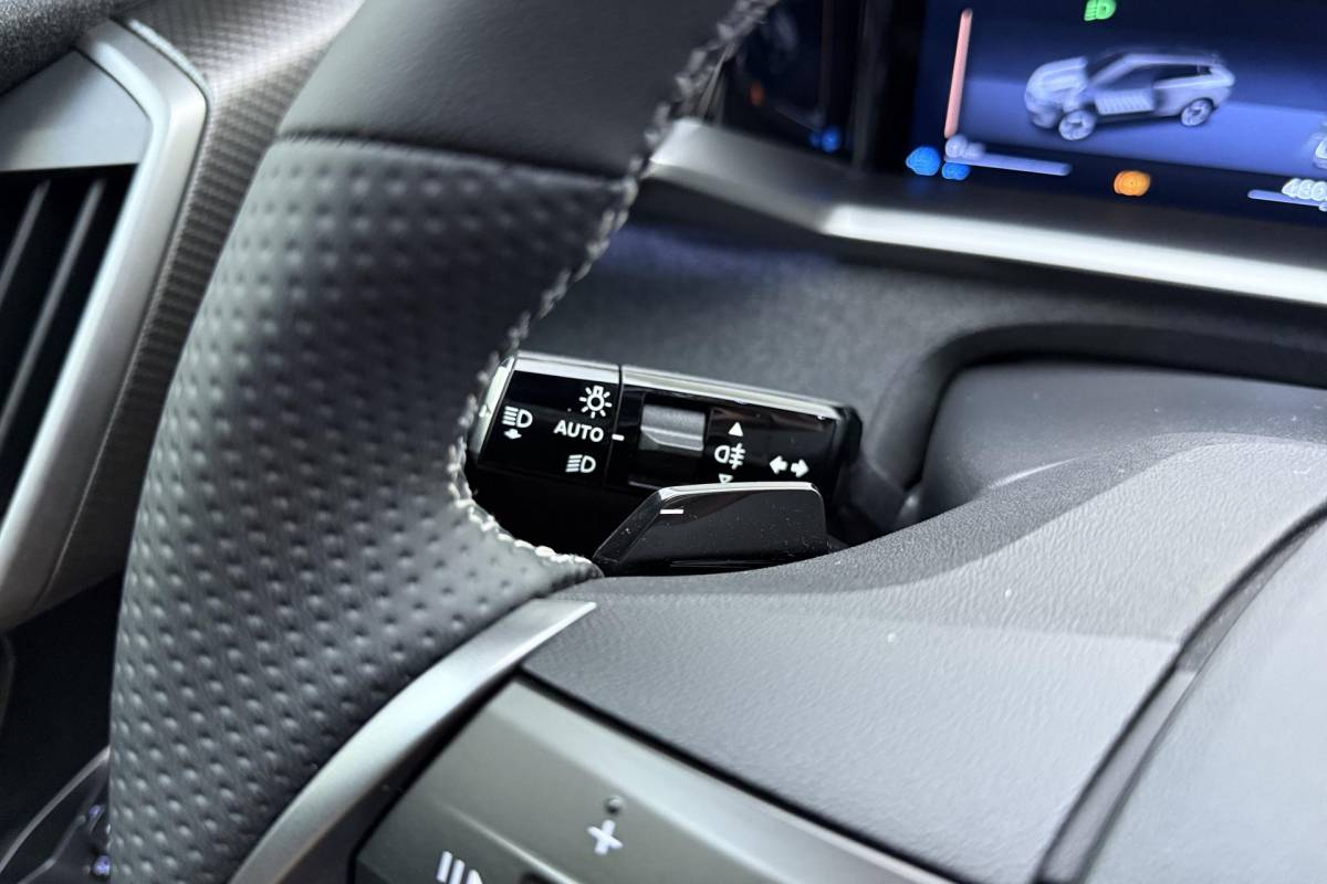 Opel Grandland Opel Grandland 1.6 Turbo Plug-in-Hybrid Ultimate | Lederen bekleding | Panoramisch schuif/kantel dak | Stoelverwarming en ventilatie | Achterbankverwarming | Elektrische achterklep | Keyless