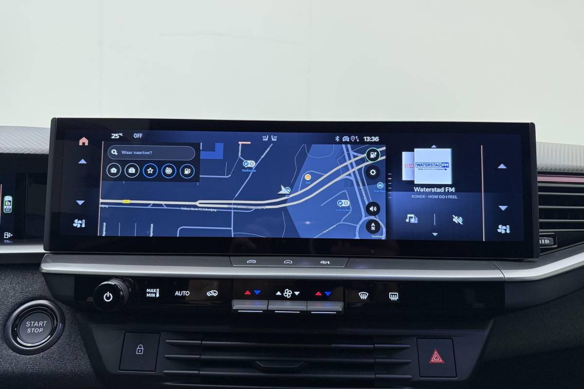 Opel Grandland Opel Grandland 1.6 Turbo Plug-in-Hybrid Ultimate | Lederen bekleding | Panoramisch schuif/kantel dak | Stoelverwarming en ventilatie | Achterbankverwarming | Elektrische achterklep | Keyless