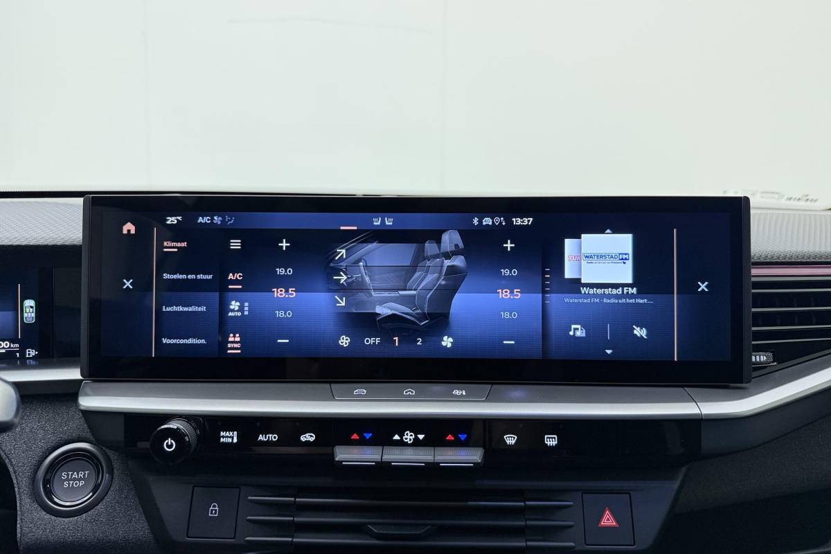 Opel Grandland Opel Grandland 1.6 Turbo Plug-in-Hybrid Ultimate | Lederen bekleding | Panoramisch schuif/kantel dak | Stoelverwarming en ventilatie | Achterbankverwarming | Elektrische achterklep | Keyless