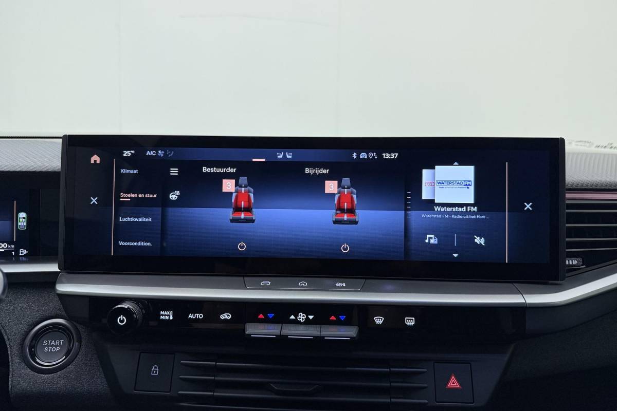 Opel Grandland Opel Grandland 1.6 Turbo Plug-in-Hybrid Ultimate | Lederen bekleding | Panoramisch schuif/kantel dak | Stoelverwarming en ventilatie | Achterbankverwarming | Elektrische achterklep | Keyless