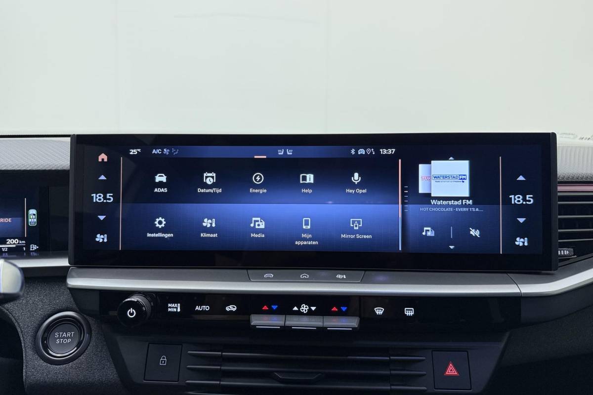 Opel Grandland Opel Grandland 1.6 Turbo Plug-in-Hybrid Ultimate | Lederen bekleding | Panoramisch schuif/kantel dak | Stoelverwarming en ventilatie | Achterbankverwarming | Elektrische achterklep | Keyless