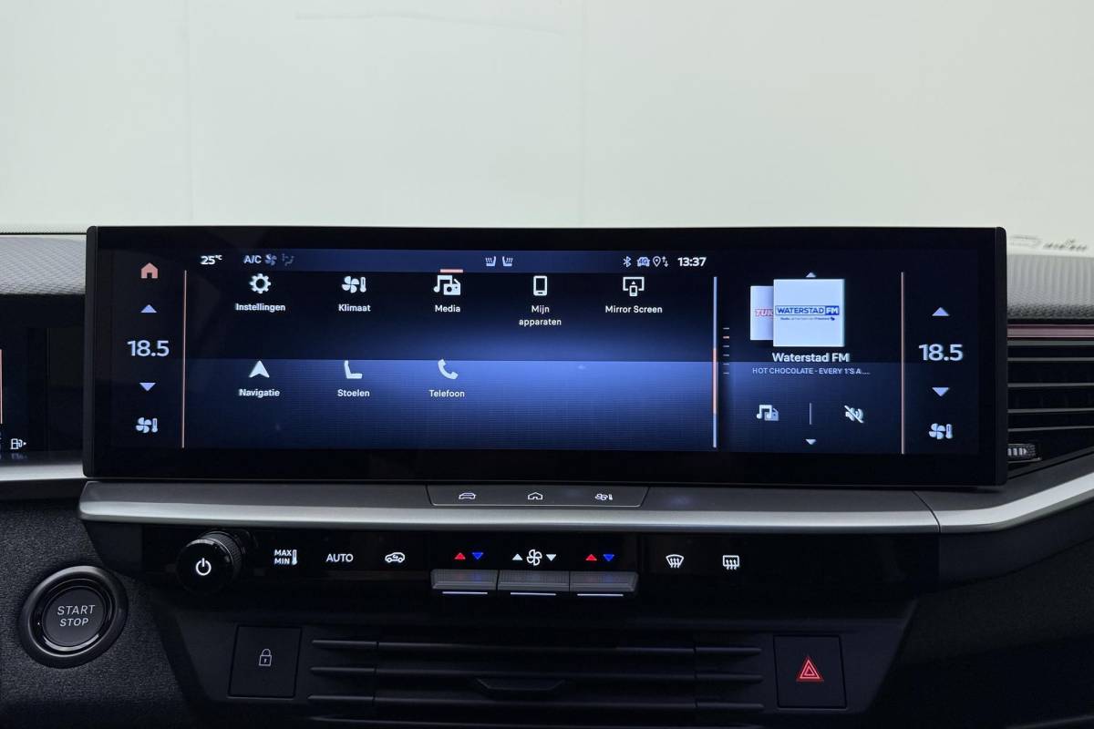 Opel Grandland Opel Grandland 1.6 Turbo Plug-in-Hybrid Ultimate | Lederen bekleding | Panoramisch schuif/kantel dak | Stoelverwarming en ventilatie | Achterbankverwarming | Elektrische achterklep | Keyless