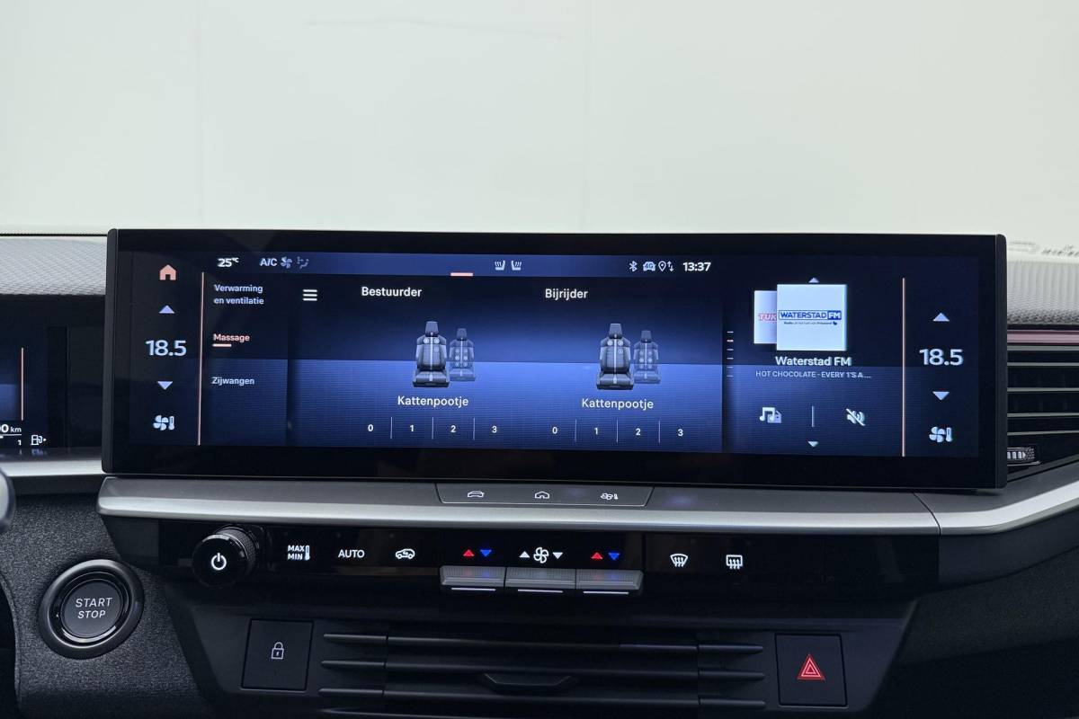 Opel Grandland Opel Grandland 1.6 Turbo Plug-in-Hybrid Ultimate | Lederen bekleding | Panoramisch schuif/kantel dak | Stoelverwarming en ventilatie | Achterbankverwarming | Elektrische achterklep | Keyless