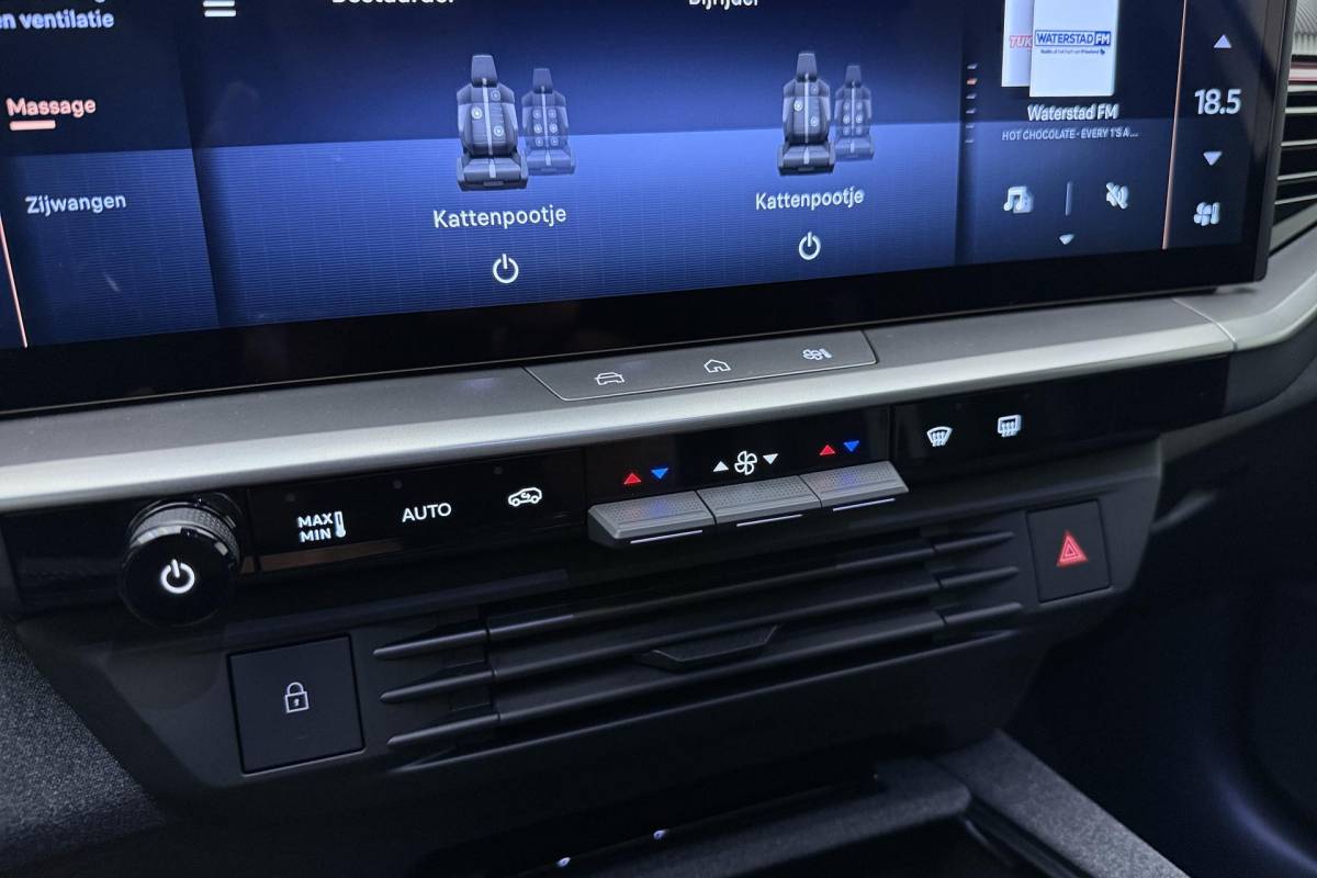 Opel Grandland Opel Grandland 1.6 Turbo Plug-in-Hybrid Ultimate | Lederen bekleding | Panoramisch schuif/kantel dak | Stoelverwarming en ventilatie | Achterbankverwarming | Elektrische achterklep | Keyless