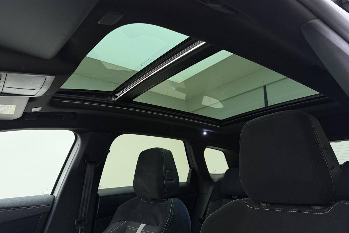 Opel Grandland Opel Grandland 1.6 Turbo Plug-in-Hybrid Ultimate | Lederen bekleding | Panoramisch schuif/kantel dak | Stoelverwarming en ventilatie | Achterbankverwarming | Elektrische achterklep | Keyless