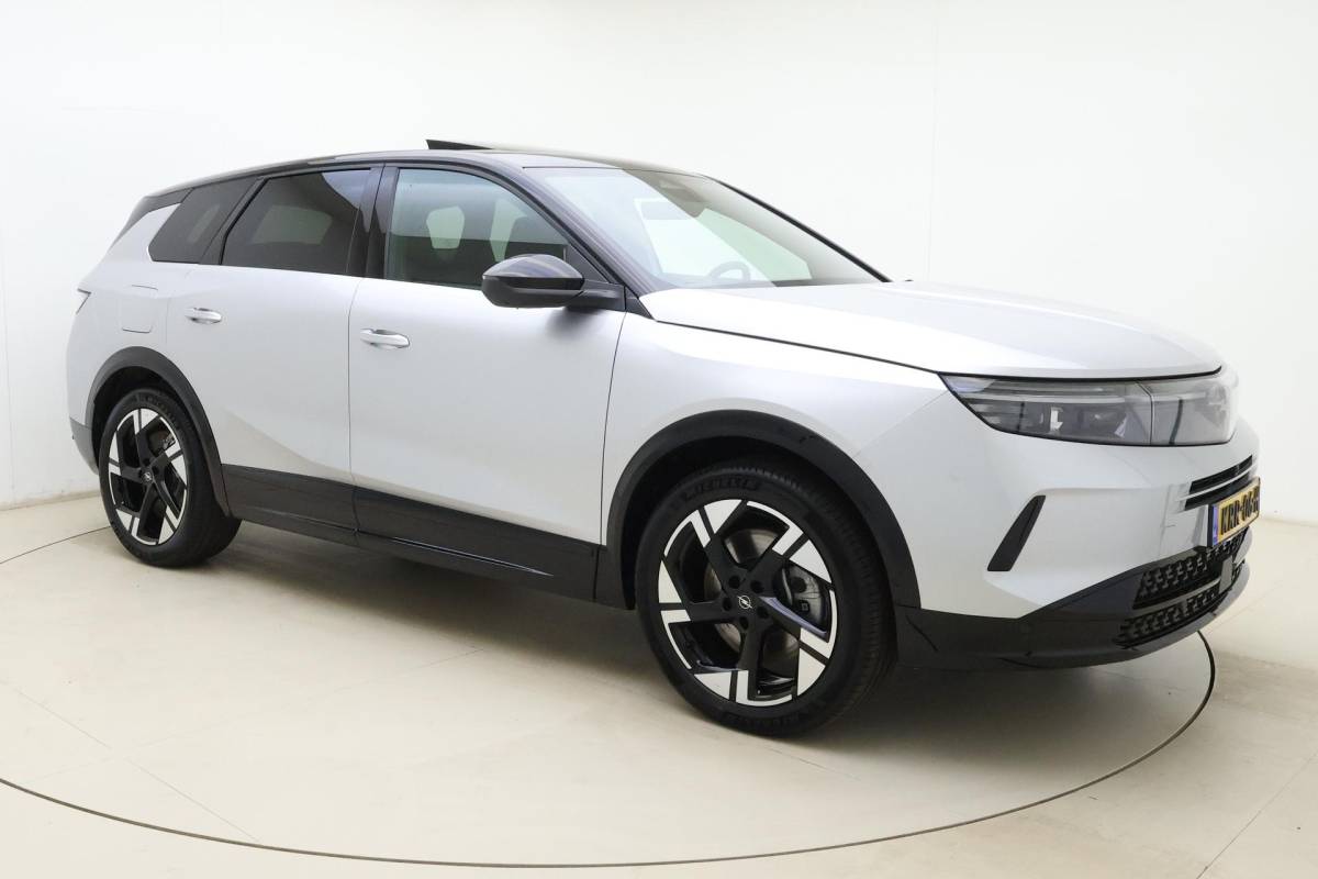 Opel Grandland Opel Grandland 1.6 Turbo Plug-in-Hybrid Ultimate | Lederen bekleding | Panoramisch schuif/kantel dak | Stoelverwarming en ventilatie | Achterbankverwarming | Elektrische achterklep | Keyless