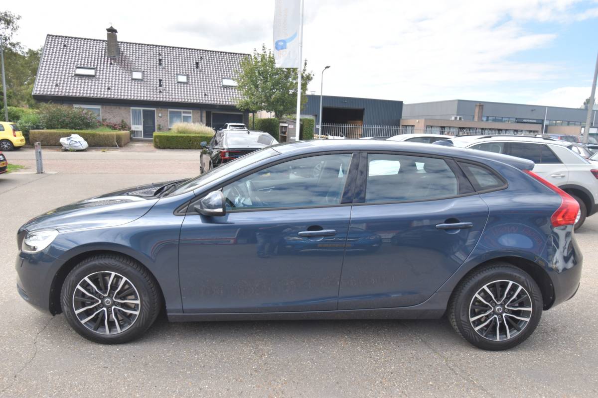 Volvo V40 Volvo V40 1.5 T2 Nordic+ , CLIMATRONIC , V ST VERW , LED KOPL , NAVI , BL TOOTH ,