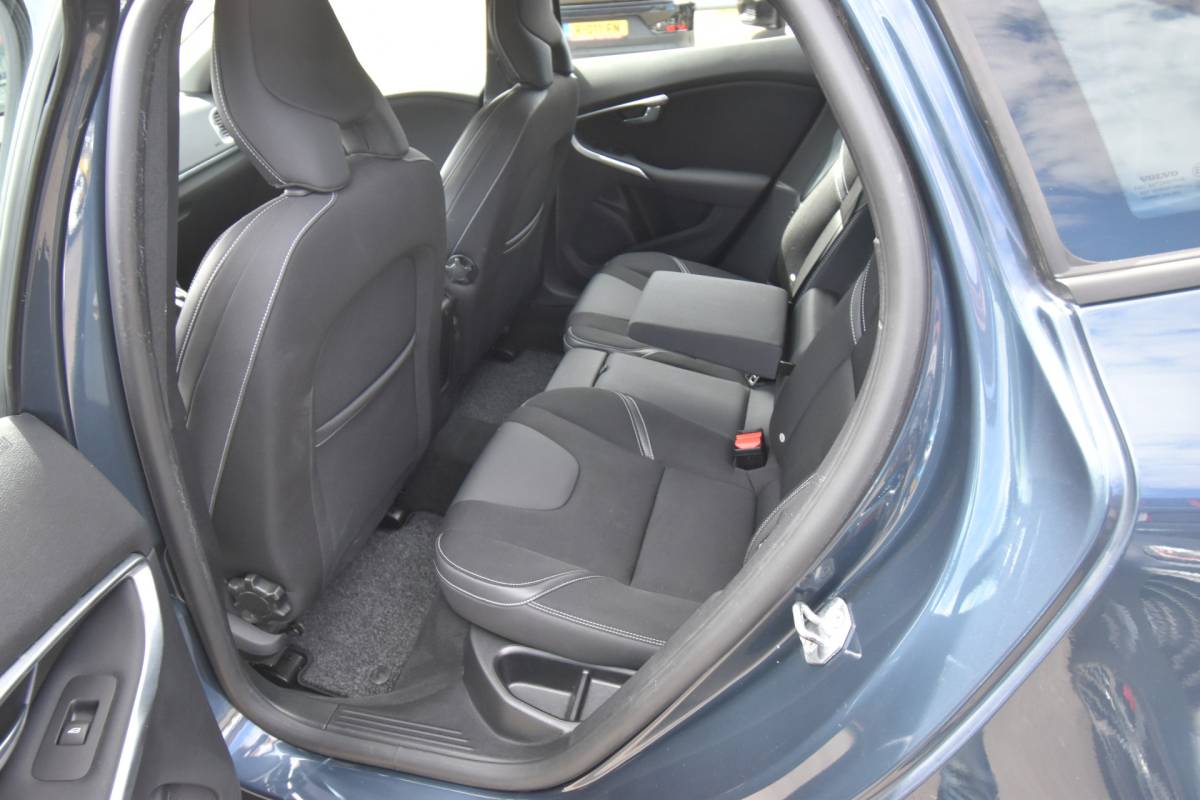 Volvo V40 Volvo V40 1.5 T2 Nordic+ , CLIMATRONIC , V ST VERW , LED KOPL , NAVI , BL TOOTH ,