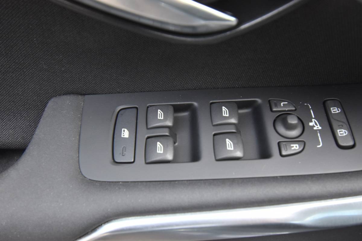 Volvo V40 Volvo V40 1.5 T2 Nordic+ , CLIMATRONIC , V ST VERW , LED KOPL , NAVI , BL TOOTH ,