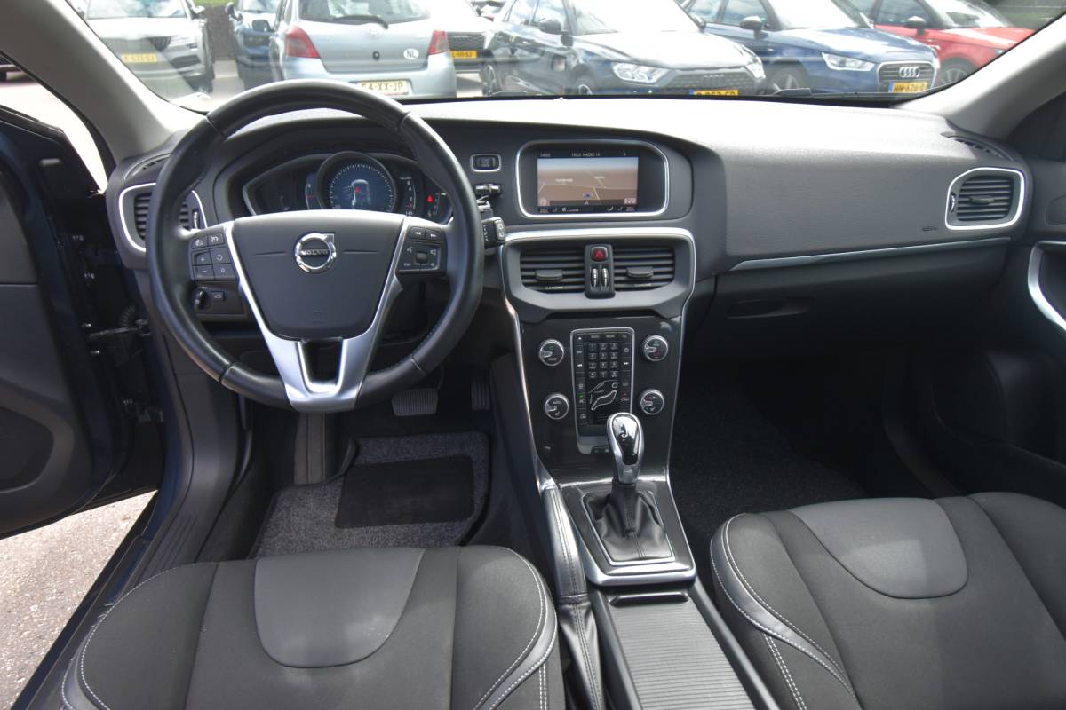 Volvo V40 Volvo V40 1.5 T2 Nordic+ , CLIMATRONIC , V ST VERW , LED KOPL , NAVI , BL TOOTH ,