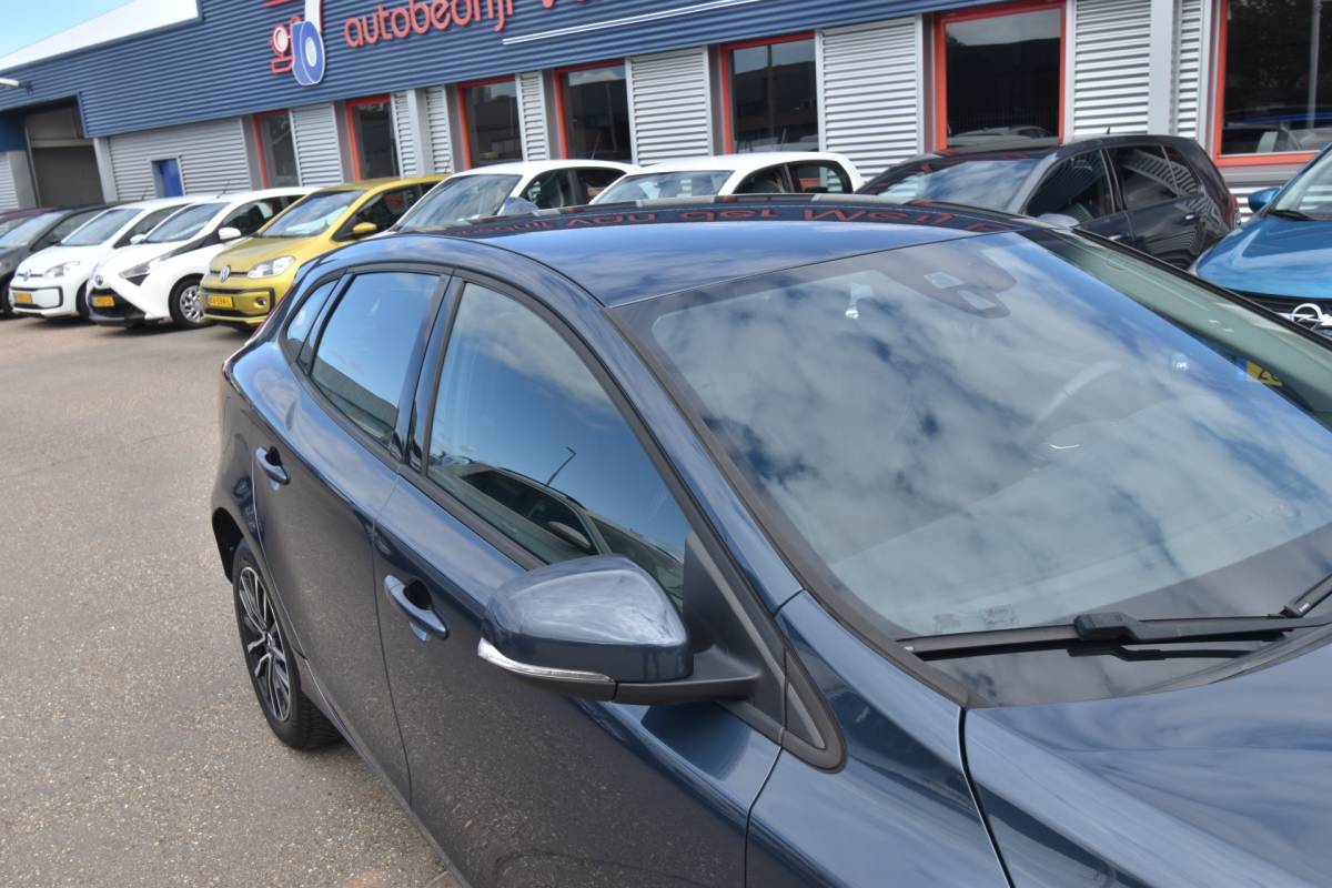 Volvo V40 Volvo V40 1.5 T2 Nordic+ , CLIMATRONIC , V ST VERW , LED KOPL , NAVI , BL TOOTH ,