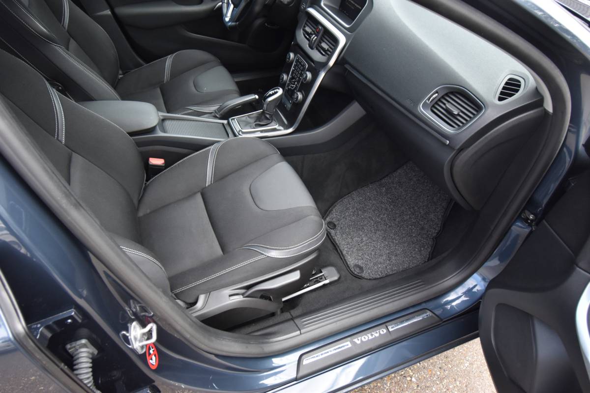 Volvo V40 Volvo V40 1.5 T2 Nordic+ , CLIMATRONIC , V ST VERW , LED KOPL , NAVI , BL TOOTH ,