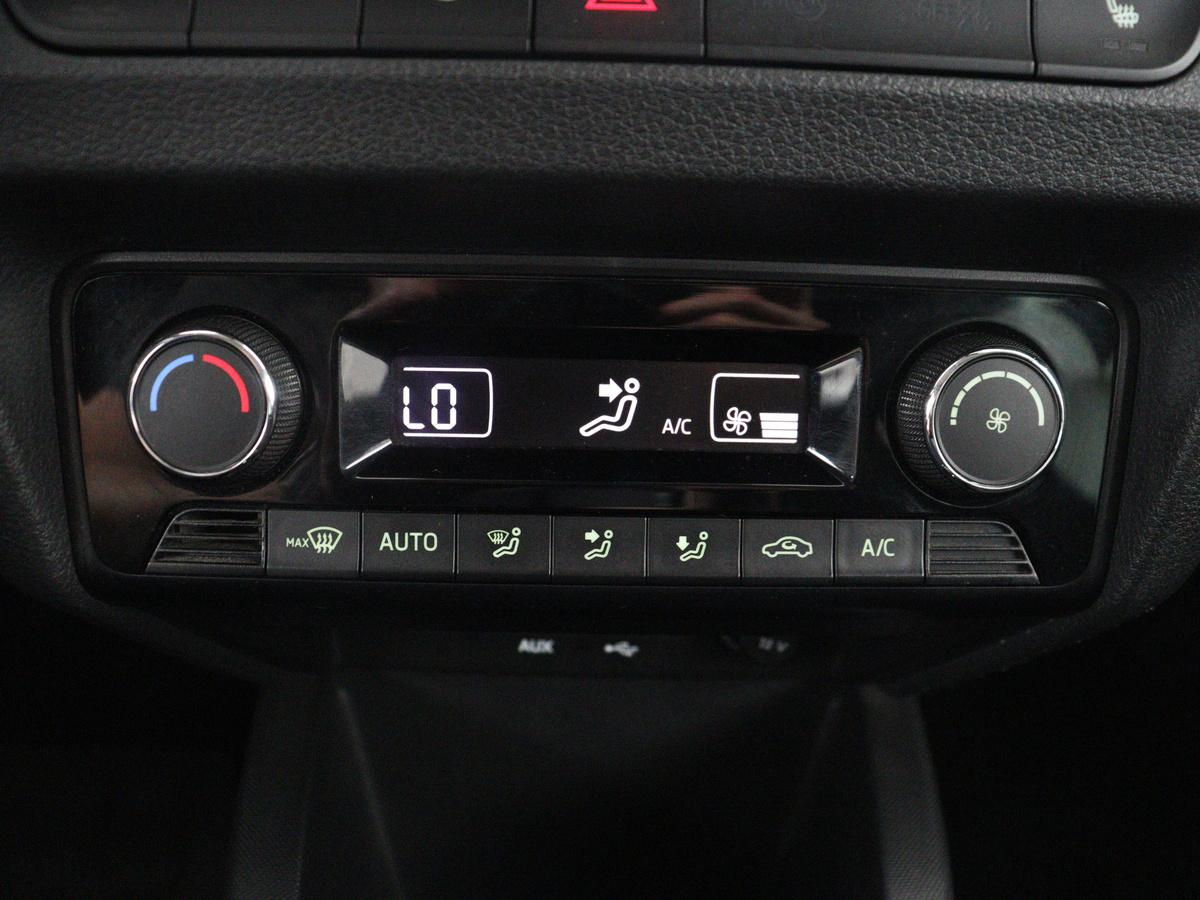 Škoda Fabia Skoda Fabia Combi 1.2 TSI First Edition Style | Bluetooth | DAB | Park assist |  Climate control | Trekhaak | NAP 167.835km. | 17″ velgen