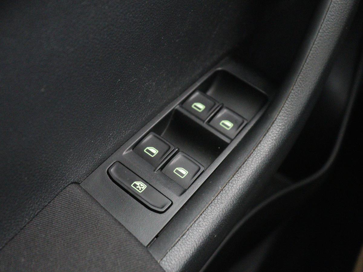 Škoda Fabia Skoda Fabia Combi 1.2 TSI First Edition Style | Bluetooth | DAB | Park assist |  Climate control | Trekhaak | NAP 167.835km. | 17″ velgen