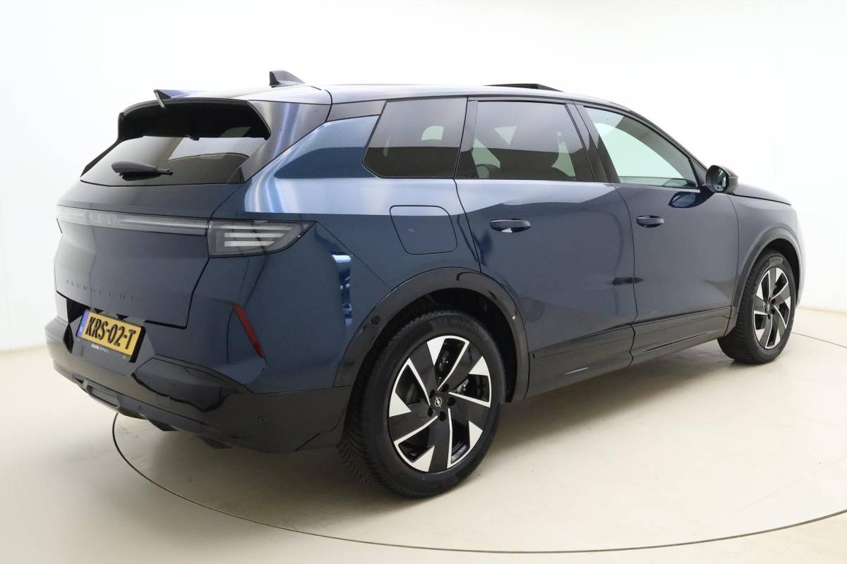Opel Grandland Opel Grandland 1.6 Turbo Plug-in-Hybrid Ultimate | Lederen bekleding | Panoramisch schuif/kantel dak | Stoelverwarming en ventilatie | Achterbankverwarming | Elektrische achterklep | Keyless