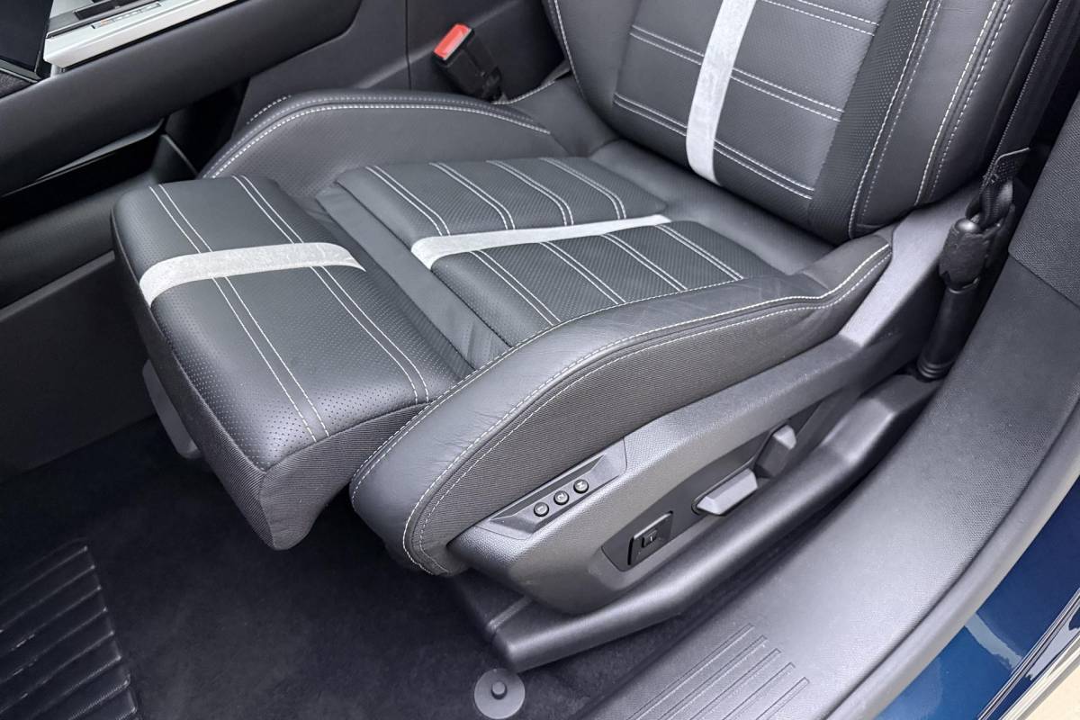 Opel Grandland Opel Grandland 1.6 Turbo Plug-in-Hybrid Ultimate | Lederen bekleding | Panoramisch schuif/kantel dak | Stoelverwarming en ventilatie | Achterbankverwarming | Elektrische achterklep | Keyless