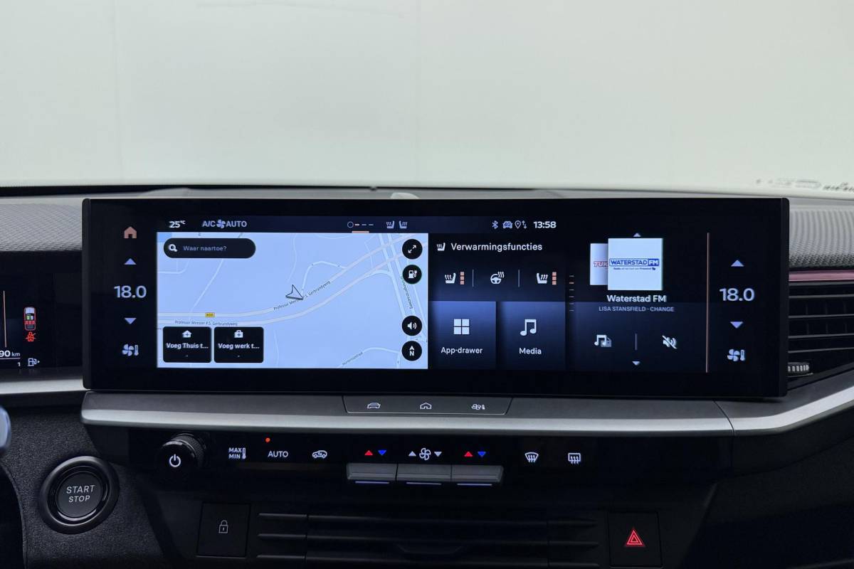 Opel Grandland Opel Grandland 1.6 Turbo Plug-in-Hybrid Ultimate | Lederen bekleding | Panoramisch schuif/kantel dak | Stoelverwarming en ventilatie | Achterbankverwarming | Elektrische achterklep | Keyless