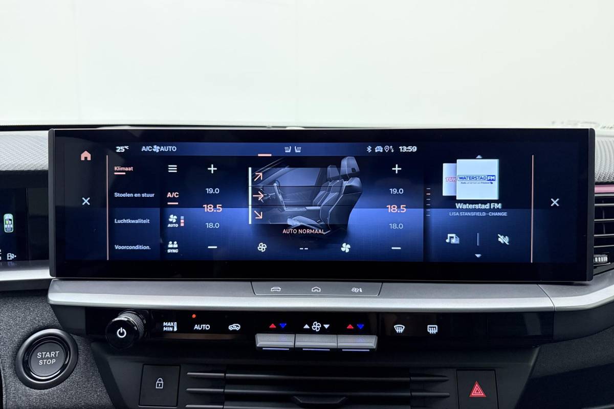 Opel Grandland Opel Grandland 1.6 Turbo Plug-in-Hybrid Ultimate | Lederen bekleding | Panoramisch schuif/kantel dak | Stoelverwarming en ventilatie | Achterbankverwarming | Elektrische achterklep | Keyless