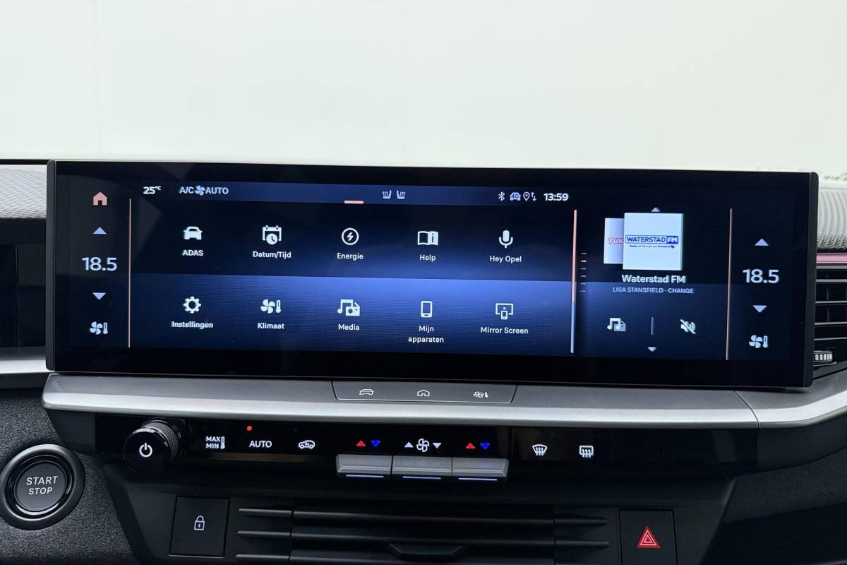 Opel Grandland Opel Grandland 1.6 Turbo Plug-in-Hybrid Ultimate | Lederen bekleding | Panoramisch schuif/kantel dak | Stoelverwarming en ventilatie | Achterbankverwarming | Elektrische achterklep | Keyless