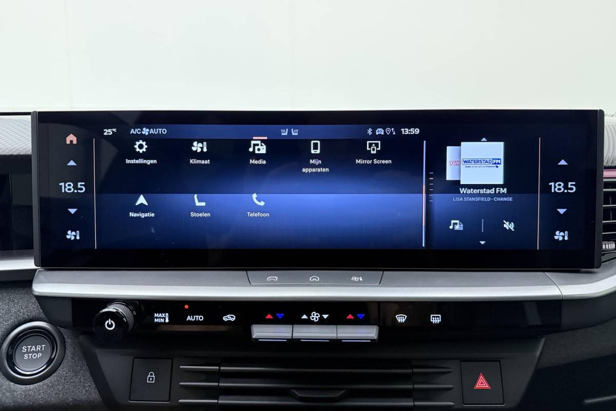 Opel Grandland Opel Grandland 1.6 Turbo Plug-in-Hybrid Ultimate | Lederen bekleding | Panoramisch schuif/kantel dak | Stoelverwarming en ventilatie | Achterbankverwarming | Elektrische achterklep | Keyless