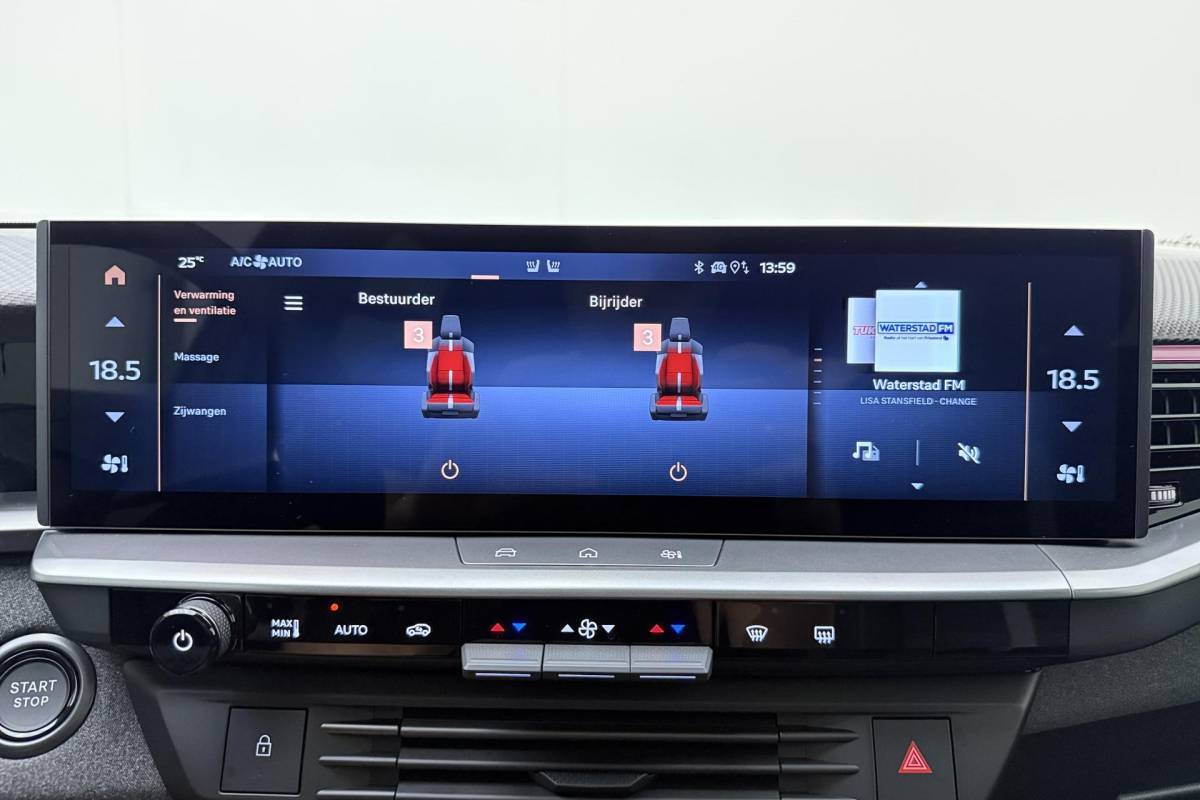 Opel Grandland Opel Grandland 1.6 Turbo Plug-in-Hybrid Ultimate | Lederen bekleding | Panoramisch schuif/kantel dak | Stoelverwarming en ventilatie | Achterbankverwarming | Elektrische achterklep | Keyless
