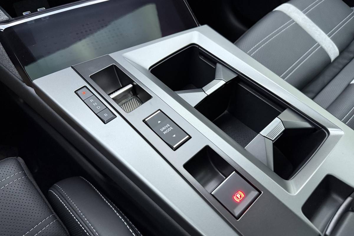 Opel Grandland Opel Grandland 1.6 Turbo Plug-in-Hybrid Ultimate | Lederen bekleding | Panoramisch schuif/kantel dak | Stoelverwarming en ventilatie | Achterbankverwarming | Elektrische achterklep | Keyless
