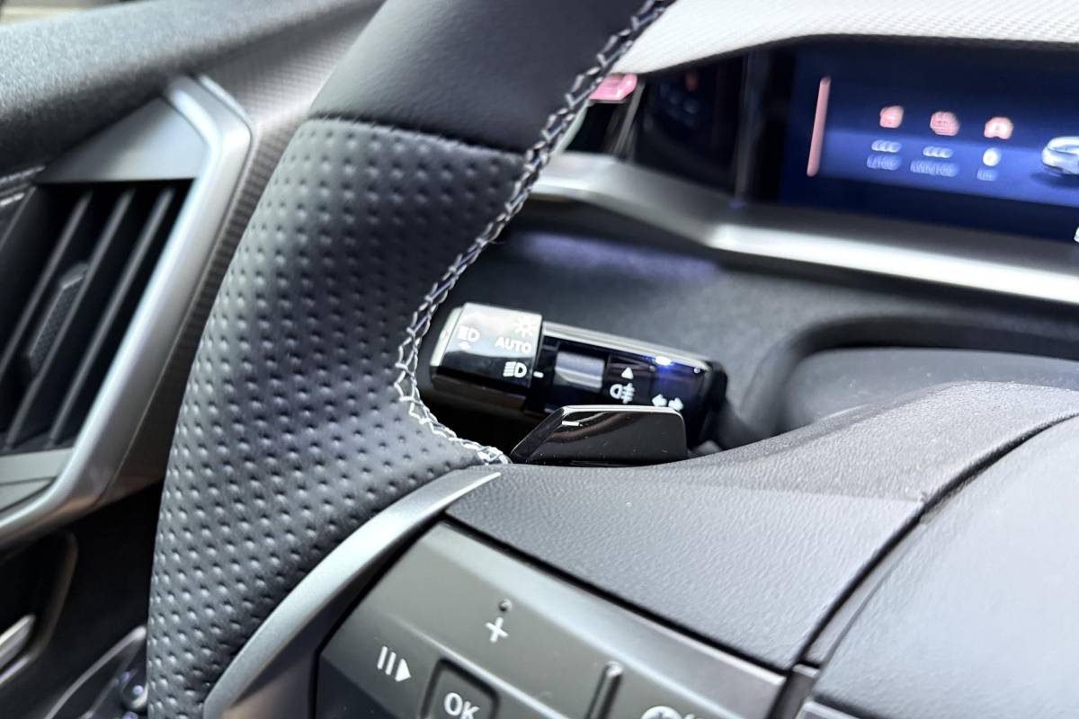 Opel Grandland Opel Grandland 1.6 Turbo Plug-in-Hybrid Ultimate | Lederen bekleding | Panoramisch schuif/kantel dak | Stoelverwarming en ventilatie | Achterbankverwarming | Elektrische achterklep | Keyless