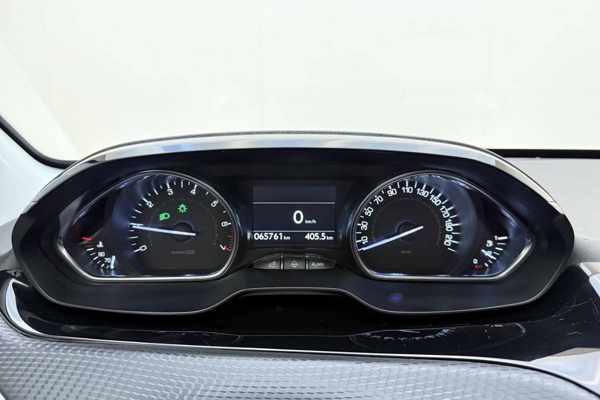 Peugeot 2008 Peugeot 2008 1.2 PureTech Allure | Apple carplay/Android auto | Navigatie | Achteruitrijcamera | 110PK | Cruise control | Climate control | Trekhaak