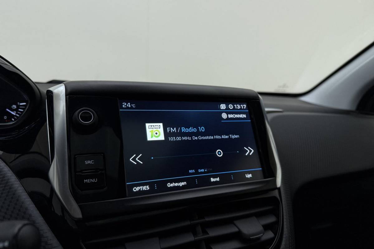 Peugeot 2008 Peugeot 2008 1.2 PureTech Allure | Apple carplay/Android auto | Navigatie | Achteruitrijcamera | 110PK | Cruise control | Climate control | Trekhaak