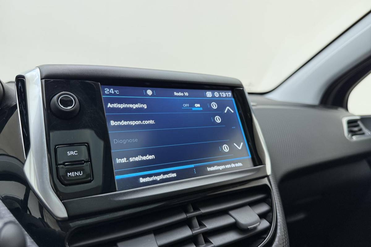 Peugeot 2008 Peugeot 2008 1.2 PureTech Allure | Apple carplay/Android auto | Navigatie | Achteruitrijcamera | 110PK | Cruise control | Climate control | Trekhaak