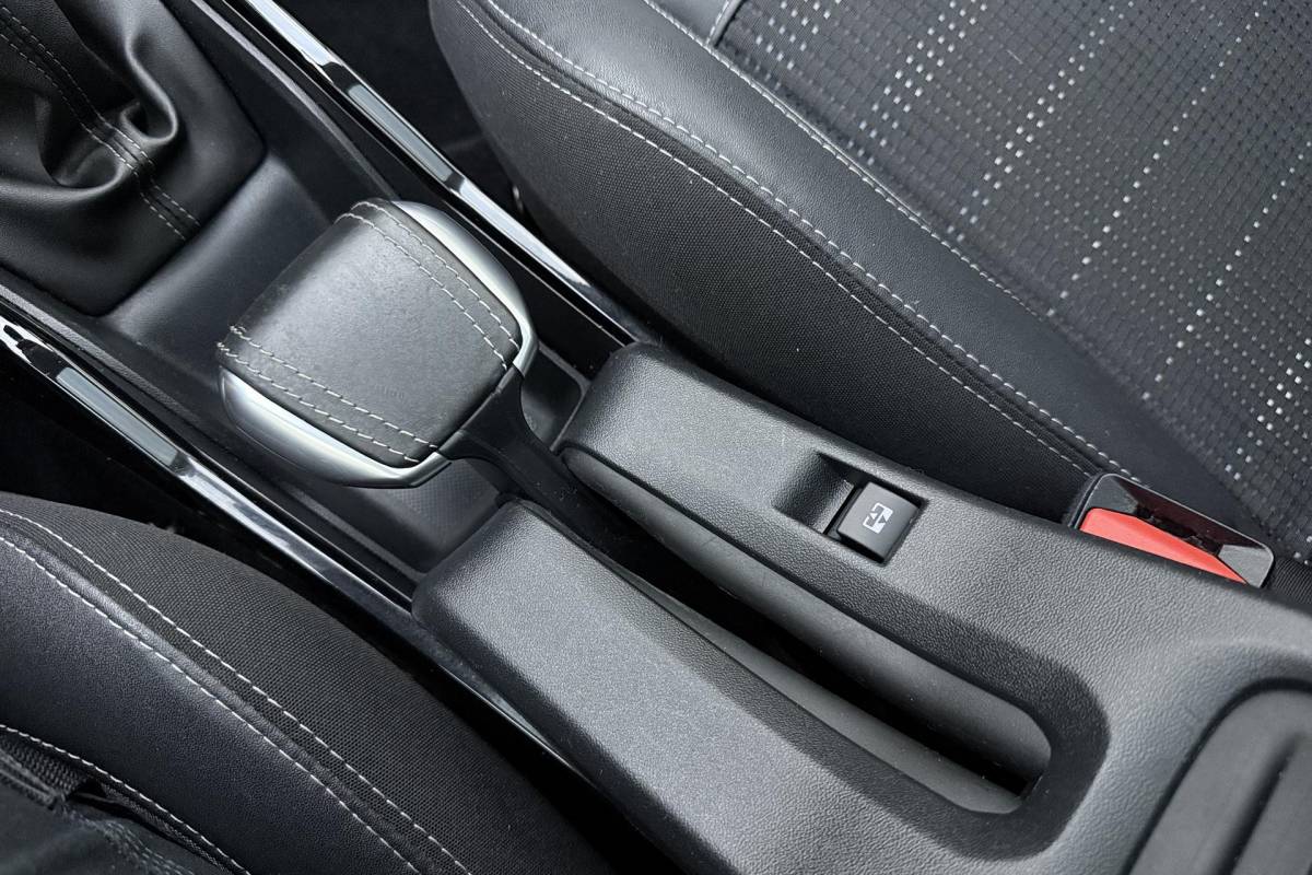 Peugeot 2008 Peugeot 2008 1.2 PureTech Allure | Apple carplay/Android auto | Navigatie | Achteruitrijcamera | 110PK | Cruise control | Climate control | Trekhaak