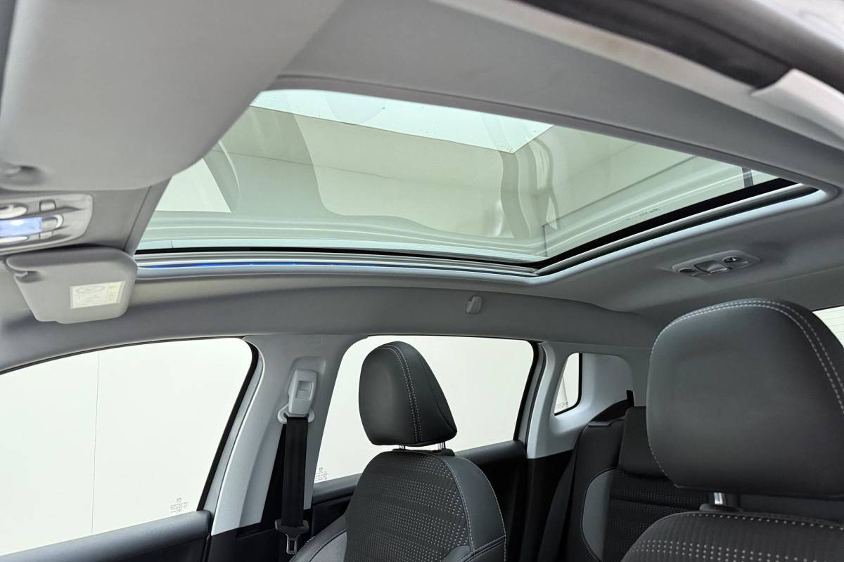 Peugeot 2008 Peugeot 2008 1.2 PureTech Allure | Apple carplay/Android auto | Navigatie | Achteruitrijcamera | 110PK | Cruise control | Climate control | Trekhaak