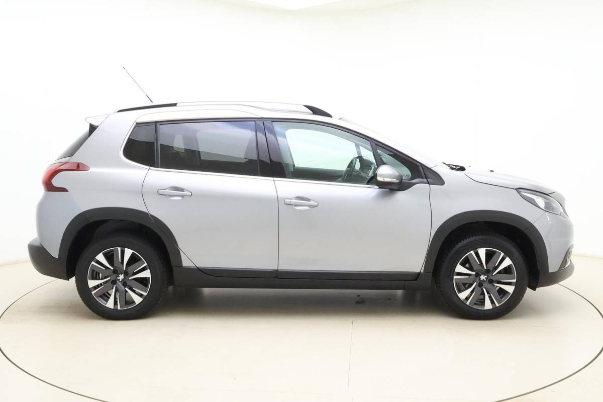 Peugeot 2008 Peugeot 2008 1.2 PureTech Allure | Apple carplay/Android auto | Navigatie | Achteruitrijcamera | 110PK | Cruise control | Climate control | Trekhaak