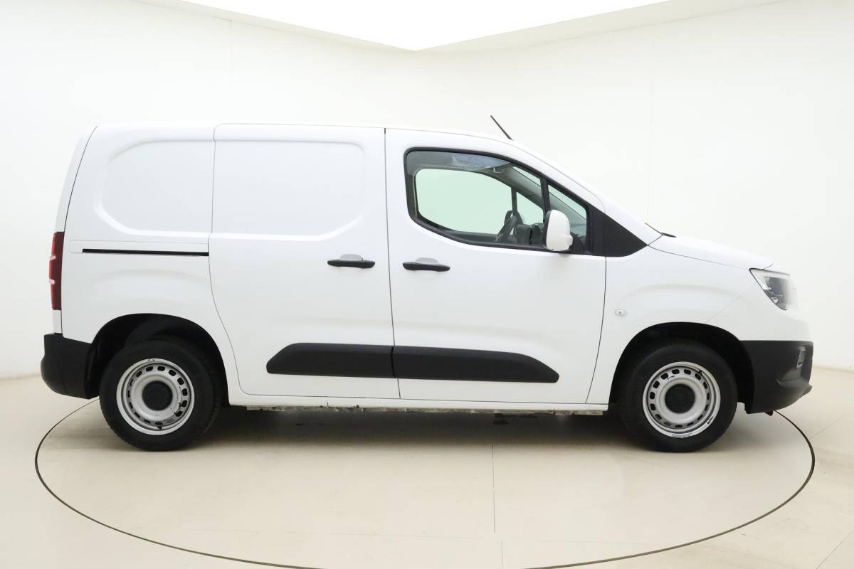 Opel Combo Opel Combo 1.5D L1H1 Edition | Trekhaak | Airco | Cruise control | Bluetooth | Houten laadvloer | Zijschuifdeur
