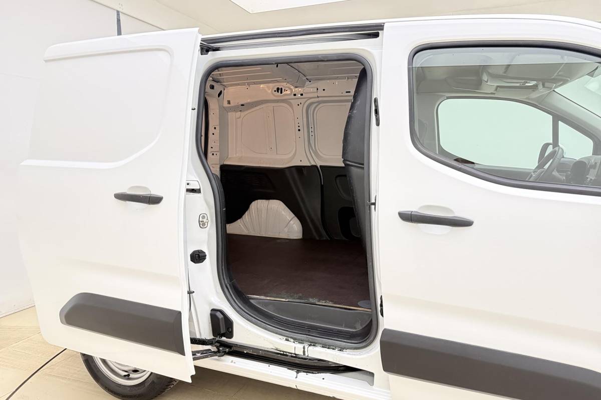 Opel Combo Opel Combo 1.5D L1H1 Edition | Trekhaak | Airco | Cruise control | Bluetooth | Houten laadvloer | Zijschuifdeur
