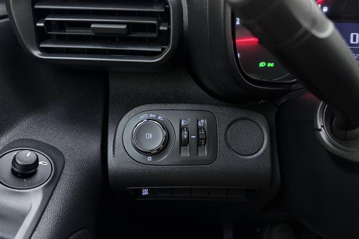 Opel Combo Opel Combo 1.5D L1H1 Edition | Trekhaak | Airco | Cruise control | Bluetooth | Houten laadvloer | Zijschuifdeur