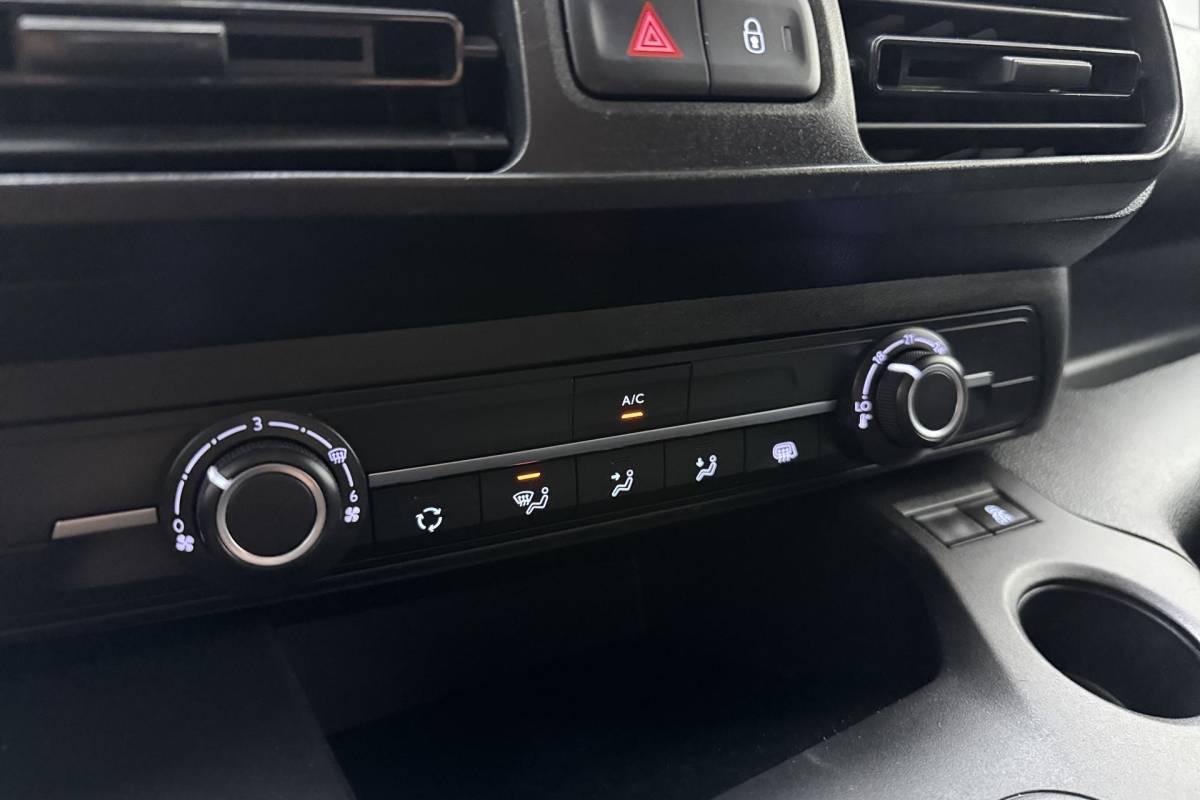 Opel Combo Opel Combo 1.5D L1H1 Edition | Trekhaak | Airco | Cruise control | Bluetooth | Houten laadvloer | Zijschuifdeur