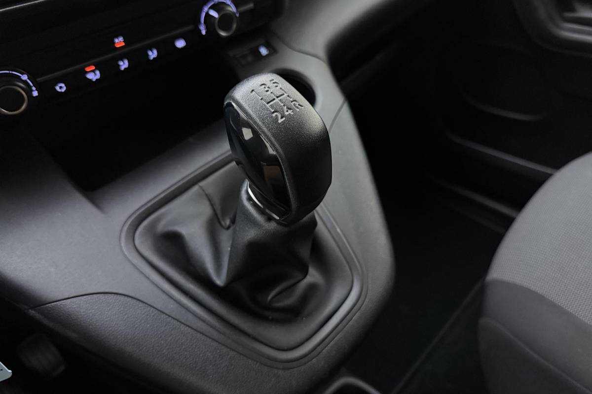 Opel Combo Opel Combo 1.5D L1H1 Edition | Trekhaak | Airco | Cruise control | Bluetooth | Houten laadvloer | Zijschuifdeur