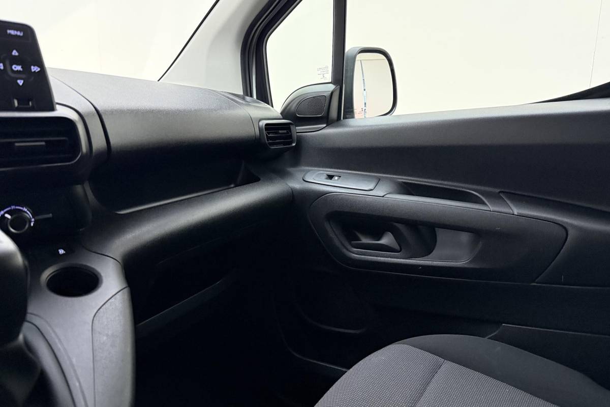 Opel Combo Opel Combo 1.5D L1H1 Edition | Trekhaak | Airco | Cruise control | Bluetooth | Houten laadvloer | Zijschuifdeur