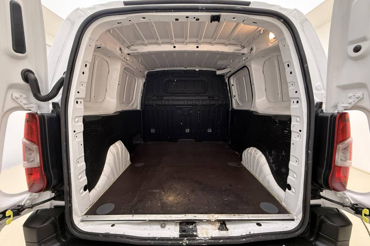 Opel Combo Opel Combo 1.5D L1H1 Edition | Trekhaak | Airco | Cruise control | Bluetooth | Houten laadvloer | Zijschuifdeur